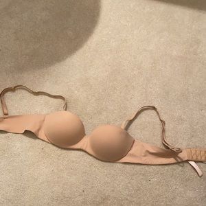 nude VS bra